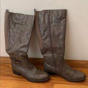Boots size 10